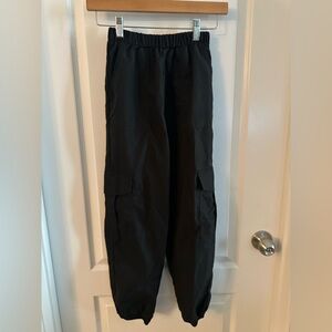 Girls black cargo pants (10Y)